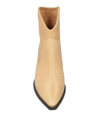 Isabel Marant Minimalist Solid Leather Ankle Boots In Neutral