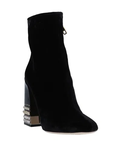 Dolce & Gabbana Solid Color Ankle Boots In Black