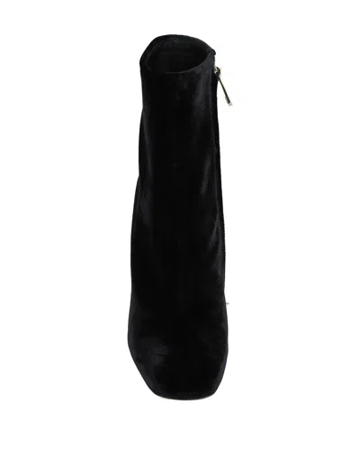 Dolce & Gabbana Solid Color Ankle Boots In Black