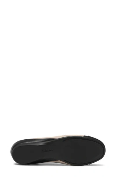 Clarks Cathrynn Dusk Flat In Neutral