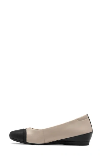 Clarks Cathrynn Dusk Flat In Neutral