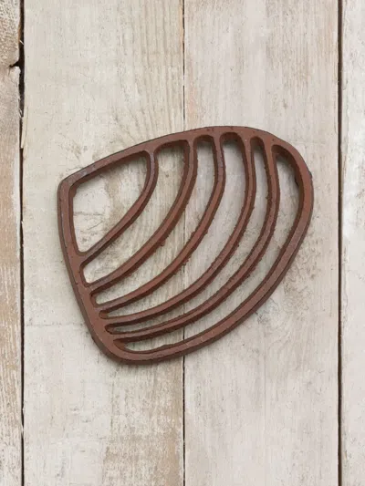 Cu I Seeyou Shell-shaped Cast-iron Trivet In 브라운