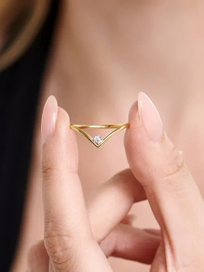 Devata Chevron Round Lab Grown Diamond Ring In Gold