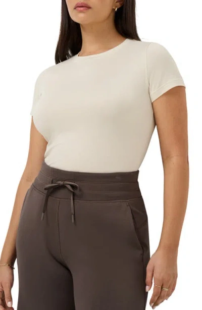 Travismathew Skyloft Light Performance T-shirt In Neutral