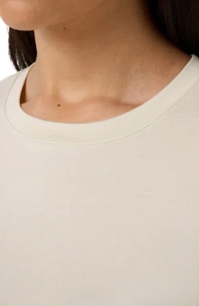 Travismathew Skyloft Light Performance T-shirt In Neutral