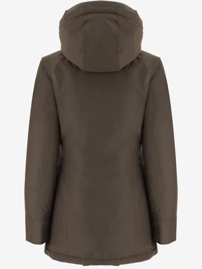 Woolrich Pinecone Hooded Logo Detail Cotton-blend Jacket In Green