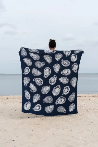 Rightside Designs Oyster Pattern Knit Throw Blanket In Blue