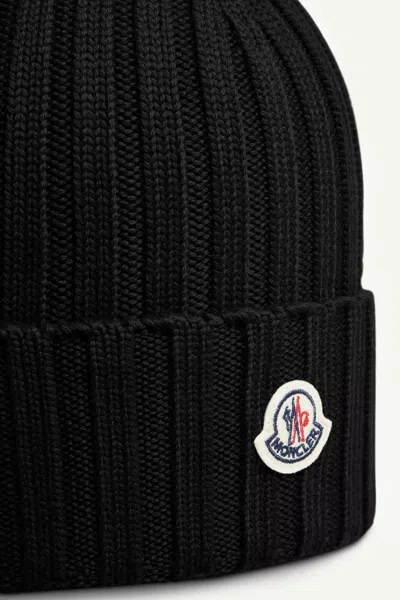 Moncler Mol20933b00036a9327999bb Ribbed Merino Wool Beanie In Black