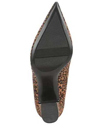 Naturalizer Ella Pointed Toe Pump In Brown