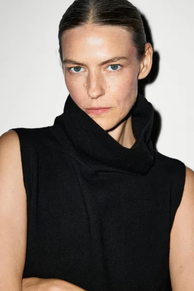 Massimo Dutti In Black