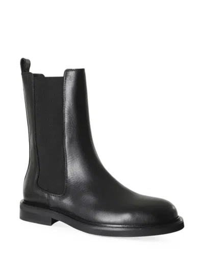 Poeve Elasticated-side Ankle Boots In Black