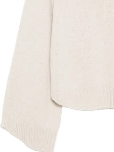 Vanisé Curved-hem Sweater In Neutral