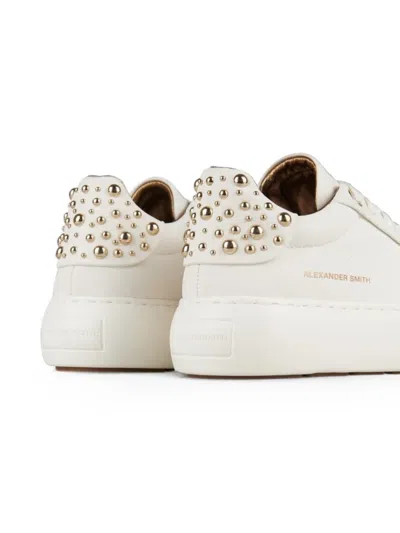 Alexander Smith 소호 스터드 장식 스니커즈 In White