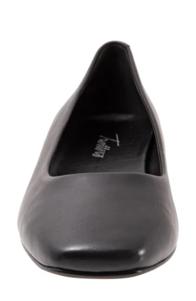Trotters Honor Flat In Black
