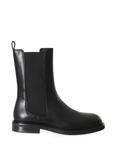 Poeve Elasticated-side Ankle Boots In Black