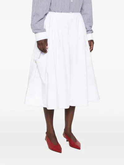 Jejia 라이언 베이비 플리츠 와이드 쇼츠 In White