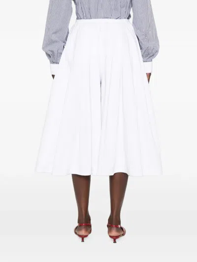 Jejia 라이언 베이비 플리츠 와이드 쇼츠 In White
