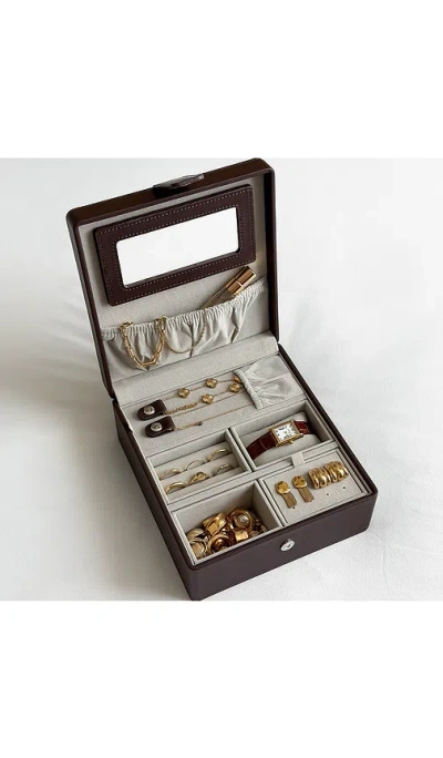 Etoile Collective Capsule Case In Brown