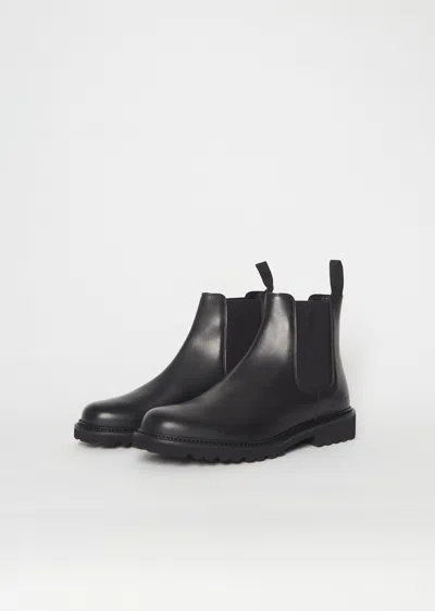 Common Projects Piuma Leather Chelsea Boot In Black