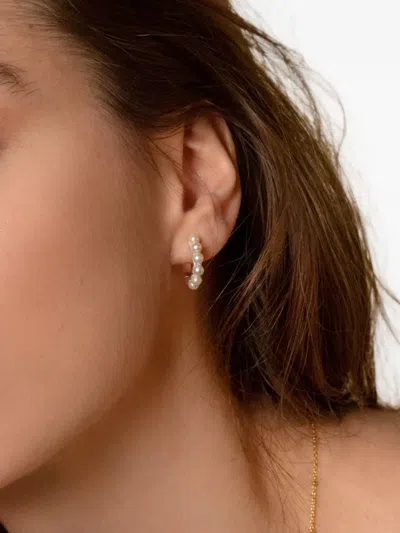 Dower & Hall Medium Timeless Pearl Huggie Earrings In Metallic