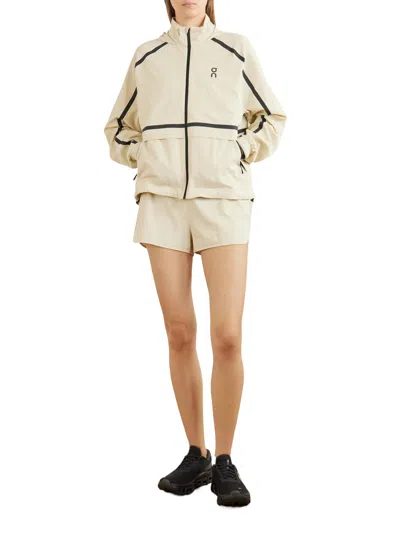 On Highwaist Doublelayer Sports Shorts In White