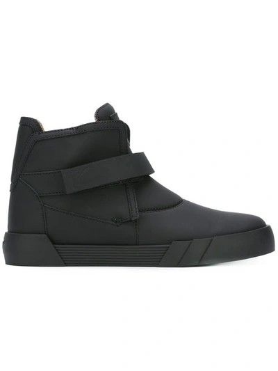 Giuseppe Zanotti Black