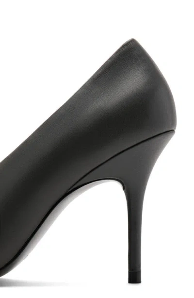 Mango Round Toe Pump In Dark Grey