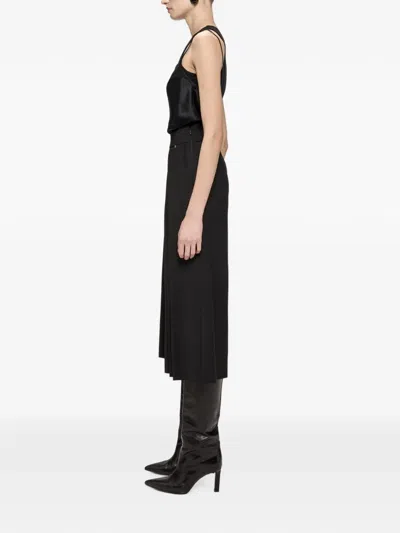 Nissa Wool Tailored Bermuda Pants In Black