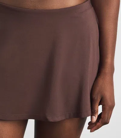 Skims Smooth Layers Mini Skort In Brown