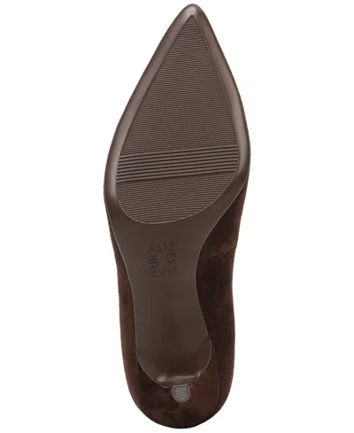 Naturalizer Everly Pump In Chocolate Brown Suede