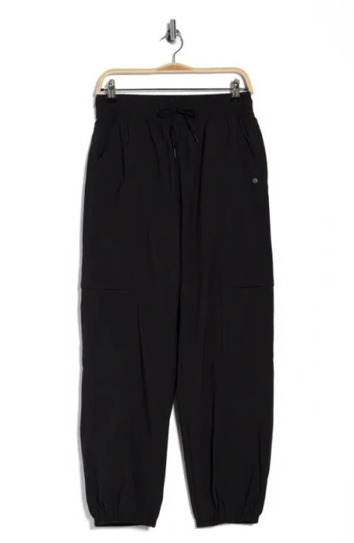 Layer 8 Explore Woven Pants In Ricblk