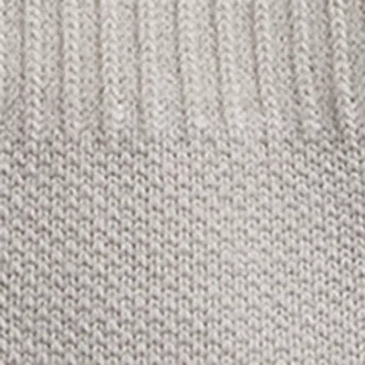 On Performance Run Low Socks In Gray