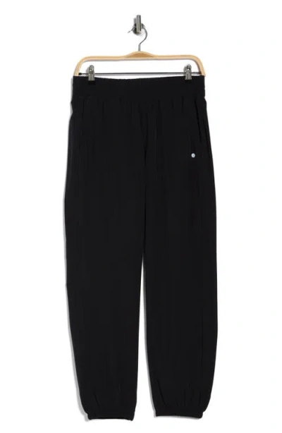 Layer 8 Mid Trail Pants In Ricblk