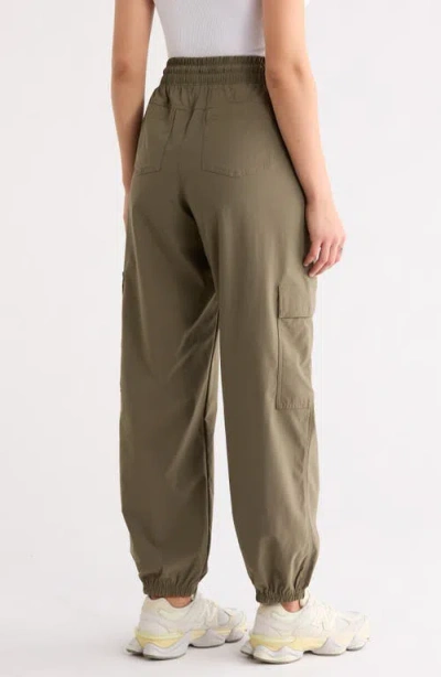 Layer 8 Explore Woven Pants In Leaf Xs