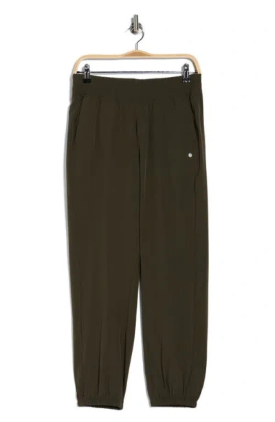 Layer 8 Mid Trail Pants In Forest S
