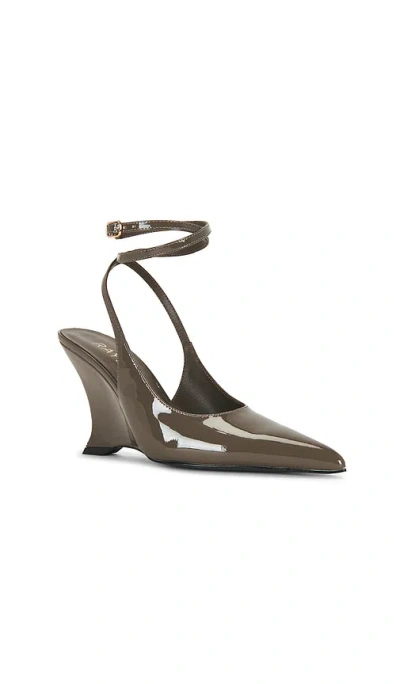 Raye Liana Wedge In Gray