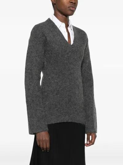 The Latest 엘레오노라 V넥 알파카 울 스웨터 In Gray