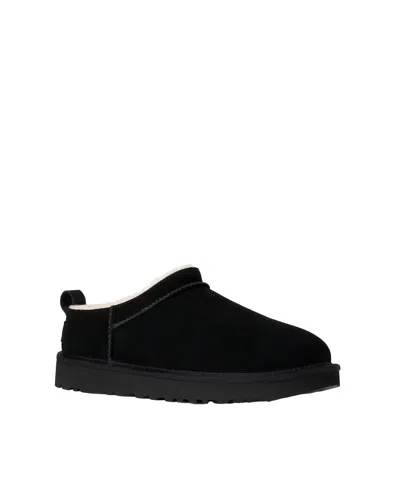 Ugg Black Solid Classic Boot. In Black