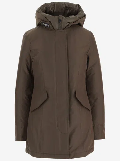 Woolrich Pinecone Hooded Logo Detail Cotton-blend Jacket In Brown