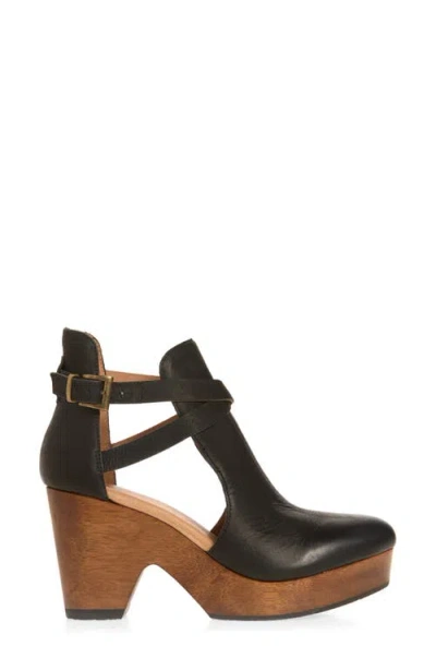 Free People Cedar Clog In Black