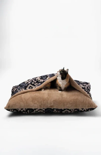 Pendleton Burrow Pet Bed In Blue Ridge Black