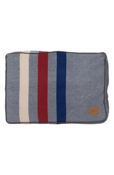 Pendleton Fleece Napper Pet Bed In Multi