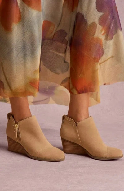 Toms Wedge Leather Bootie In Medium Beige