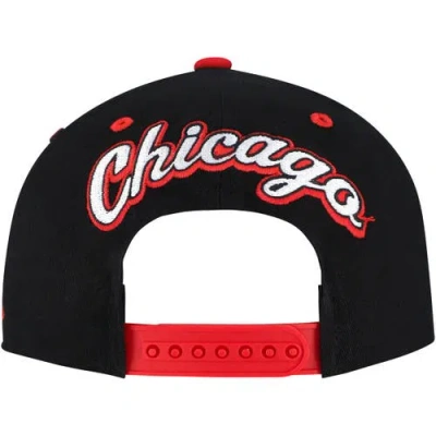 Mitchell & Ness Black/red Chicago Bulls Backside Script 2-tone Pro Crown Adjustable Hat In Black