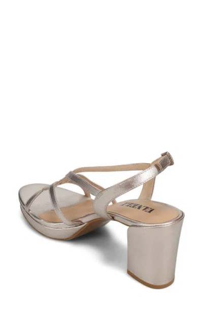 Vaneli Meira Sandal In Shell