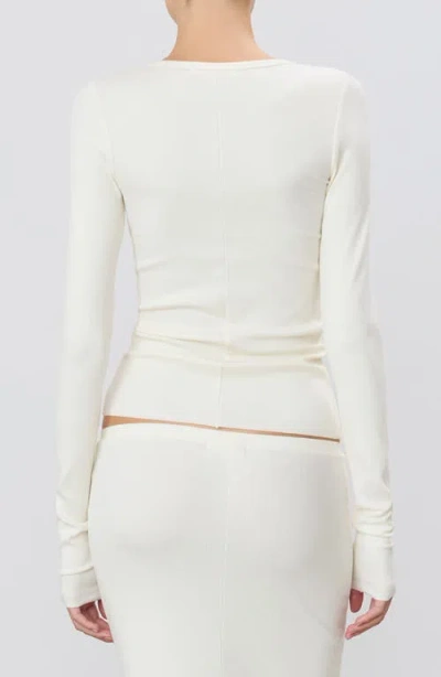 Éterne Eterne Long Sleeve Fitted T-shirt In Cream