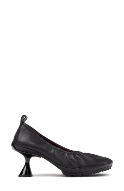 Camper Sculptural Heel Leather Pump Heel In Black