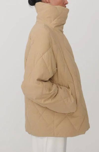 Varley Evren Short Quilted Coat In Brown
