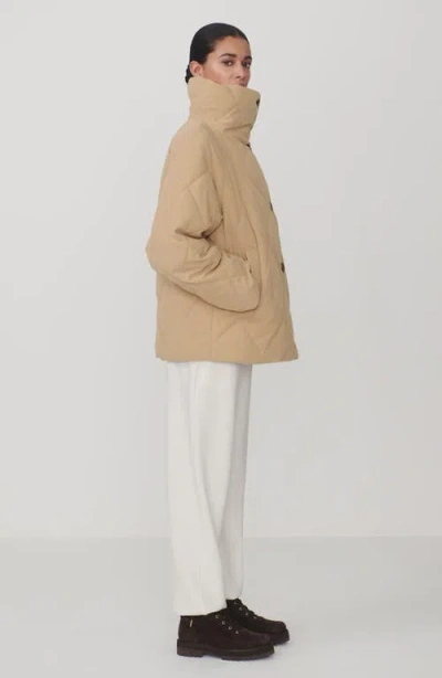 Varley Evren Short Quilted Coat In Brown
