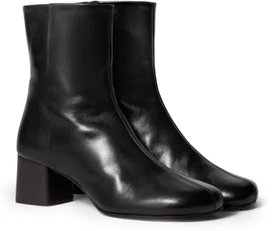 Lemaire Smooth Leather Ankle Boots In Black